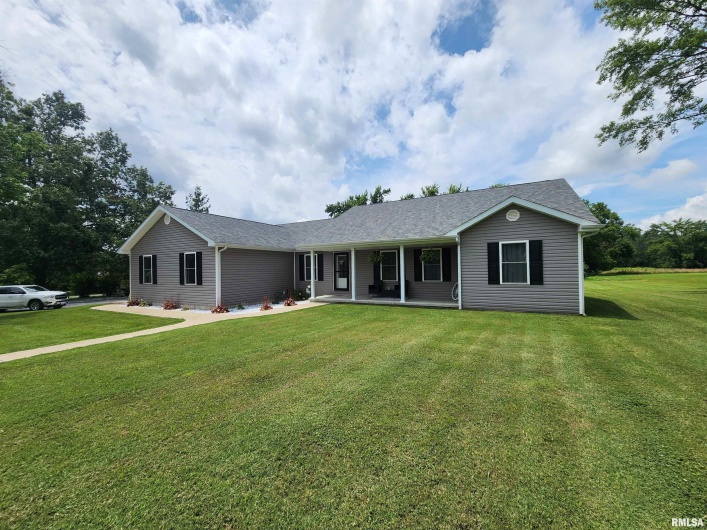 1009 TROLLEY Street, Eldorado, Illinois 62930, 4 Bedrooms Bedrooms, 0 ,2 BathroomsBathrooms,Residential,For Sale,TROLLEY,0,RMAQC4265347