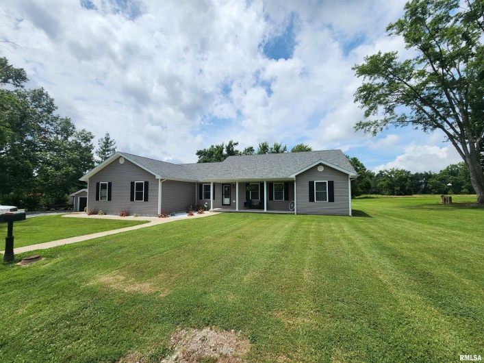 1009 TROLLEY Street, Eldorado, Illinois 62930, 4 Bedrooms Bedrooms, 0 ,2 BathroomsBathrooms,Residential,For Sale,TROLLEY,0,RMAQC4265347