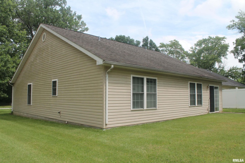 1026 Carico Street A, Carbondale, Illinois 62901, 3 Bedrooms Bedrooms, 0 ,2 BathroomsBathrooms,Residential,For Sale,Carico,0,RMAEB458830