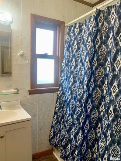 1006 Gent Avenue, Johnston City, Illinois 62951, 3 Bedrooms Bedrooms, 0 ,1 BathroomBathrooms,Residential,For Sale,Gent,0,RMAEB458831