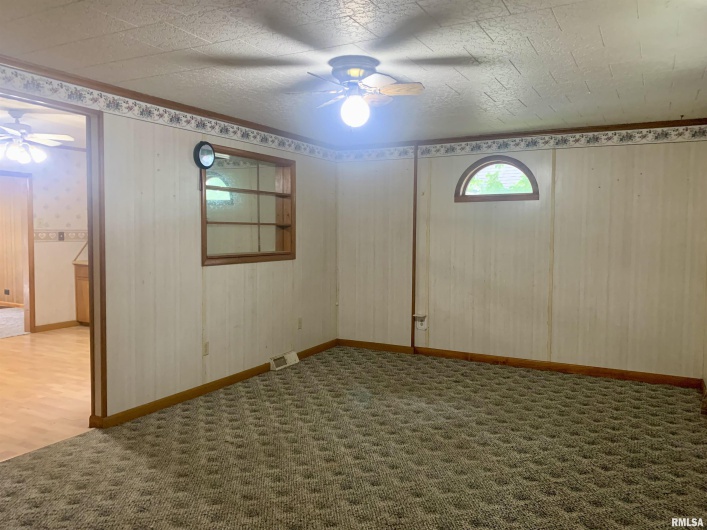 1006 Gent Avenue, Johnston City, Illinois 62951, 3 Bedrooms Bedrooms, 0 ,1 BathroomBathrooms,Residential,For Sale,Gent,0,RMAEB458831