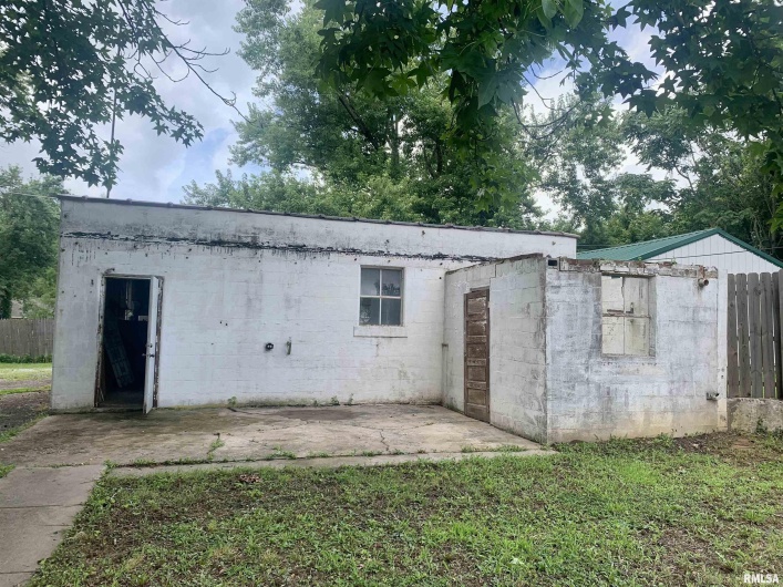 1006 Gent Avenue, Johnston City, Illinois 62951, 3 Bedrooms Bedrooms, 0 ,1 BathroomBathrooms,Residential,For Sale,Gent,0,RMAEB458831