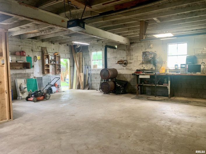1006 Gent Avenue, Johnston City, Illinois 62951, 3 Bedrooms Bedrooms, 0 ,1 BathroomBathrooms,Residential,For Sale,Gent,0,RMAEB458831