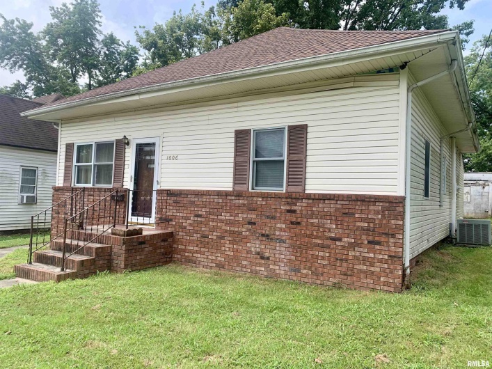 1006 Gent Avenue, Johnston City, Illinois 62951, 3 Bedrooms Bedrooms, 0 ,1 BathroomBathrooms,Residential,For Sale,Gent,0,RMAEB458831