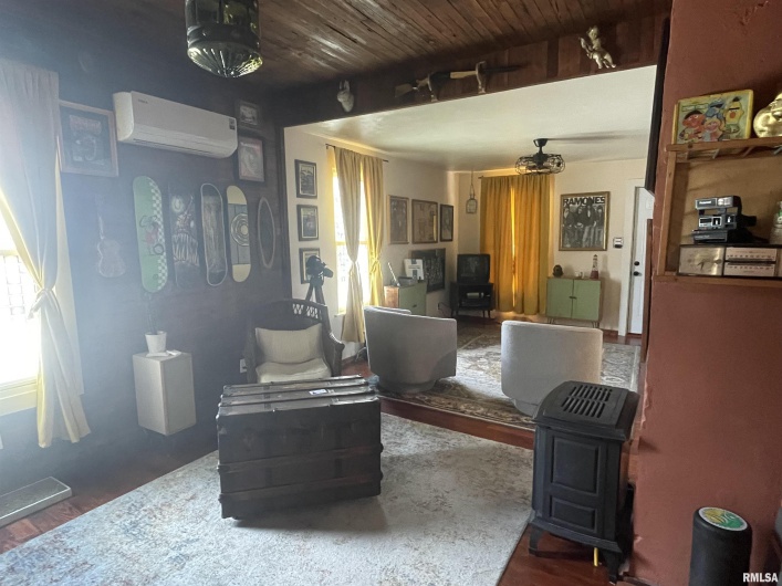 602 LOGAN Street, Carbondale, Illinois 62901, 2 Bedrooms Bedrooms, 0 ,1 BathroomBathrooms,Residential,For Sale,LOGAN,0,RMAEB458589