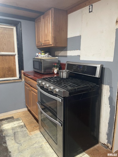 602 LOGAN Street, Carbondale, Illinois 62901, 2 Bedrooms Bedrooms, 0 ,1 BathroomBathrooms,Residential,For Sale,LOGAN,0,RMAEB458589