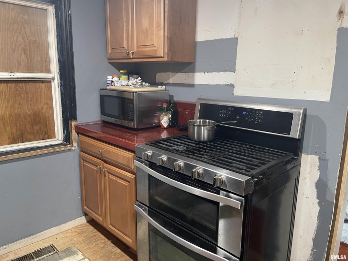 602 LOGAN Street, Carbondale, Illinois 62901, 2 Bedrooms Bedrooms, 0 ,1 BathroomBathrooms,Residential,For Sale,LOGAN,0,RMAEB458589