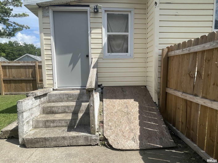602 LOGAN Street, Carbondale, Illinois 62901, 2 Bedrooms Bedrooms, 0 ,1 BathroomBathrooms,Residential,For Sale,LOGAN,0,RMAEB458589