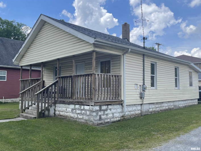 602 LOGAN Street, Carbondale, Illinois 62901, 2 Bedrooms Bedrooms, 0 ,1 BathroomBathrooms,Residential,For Sale,LOGAN,0,RMAEB458589
