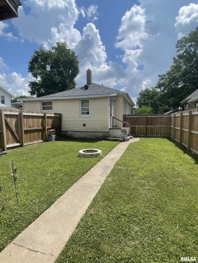602 LOGAN Street, Carbondale, Illinois 62901, 2 Bedrooms Bedrooms, 0 ,1 BathroomBathrooms,Residential,For Sale,LOGAN,0,RMAEB458589