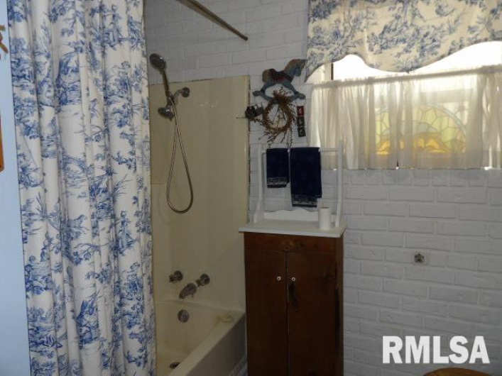 600 Panama Street, Eldorado, Illinois 62930, 3 Bedrooms Bedrooms, 0 ,1 BathroomBathrooms,Residential,For Sale,Panama,0,RMAEB458836