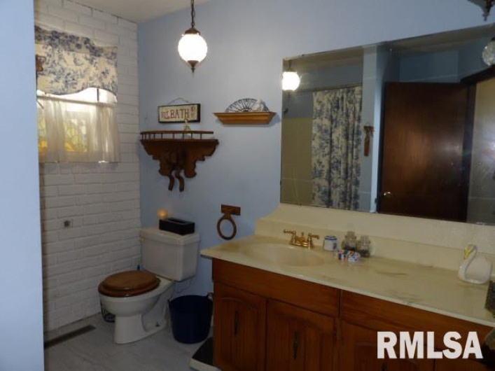 600 Panama Street, Eldorado, Illinois 62930, 3 Bedrooms Bedrooms, 0 ,1 BathroomBathrooms,Residential,For Sale,Panama,0,RMAEB458836