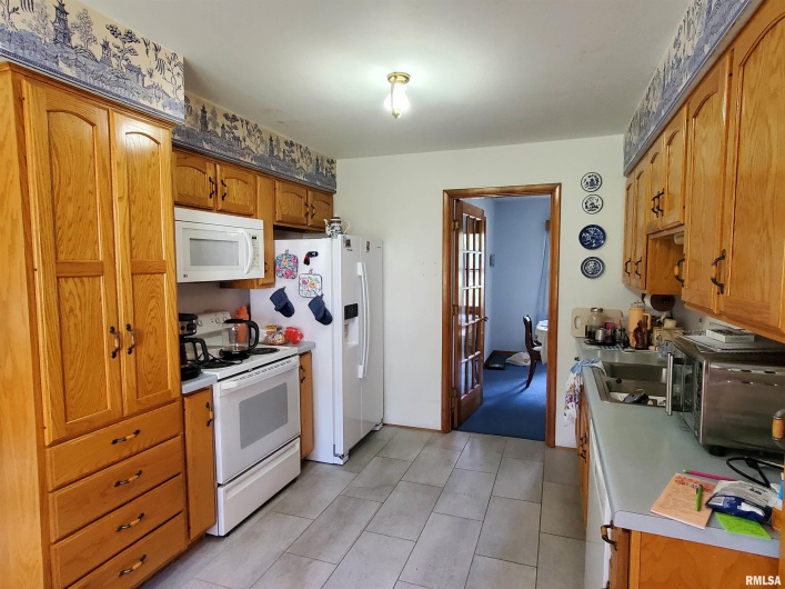 301 GLENVIEW Drive, Carbondale, Illinois 62901, 3 Bedrooms Bedrooms, 0 ,2 BathroomsBathrooms,Residential,For Sale,GLENVIEW,0,RMAEB458837