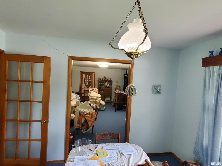 301 GLENVIEW Drive, Carbondale, Illinois 62901, 3 Bedrooms Bedrooms, 0 ,2 BathroomsBathrooms,Residential,For Sale,GLENVIEW,0,RMAEB458837