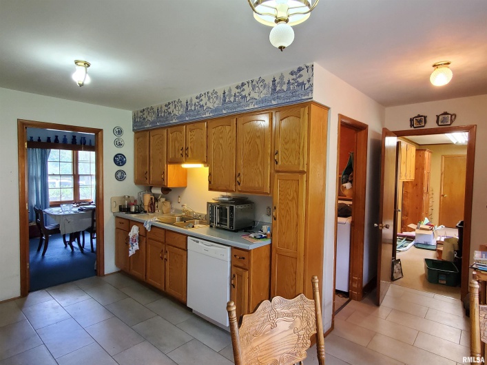 301 GLENVIEW Drive, Carbondale, Illinois 62901, 3 Bedrooms Bedrooms, 0 ,2 BathroomsBathrooms,Residential,For Sale,GLENVIEW,0,RMAEB458837