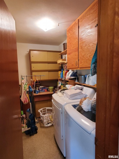 301 GLENVIEW Drive, Carbondale, Illinois 62901, 3 Bedrooms Bedrooms, 0 ,2 BathroomsBathrooms,Residential,For Sale,GLENVIEW,0,RMAEB458837