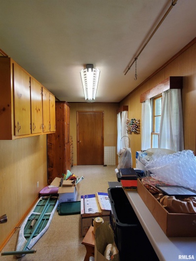301 GLENVIEW Drive, Carbondale, Illinois 62901, 3 Bedrooms Bedrooms, 0 ,2 BathroomsBathrooms,Residential,For Sale,GLENVIEW,0,RMAEB458837