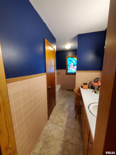 301 GLENVIEW Drive, Carbondale, Illinois 62901, 3 Bedrooms Bedrooms, 0 ,2 BathroomsBathrooms,Residential,For Sale,GLENVIEW,0,RMAEB458837