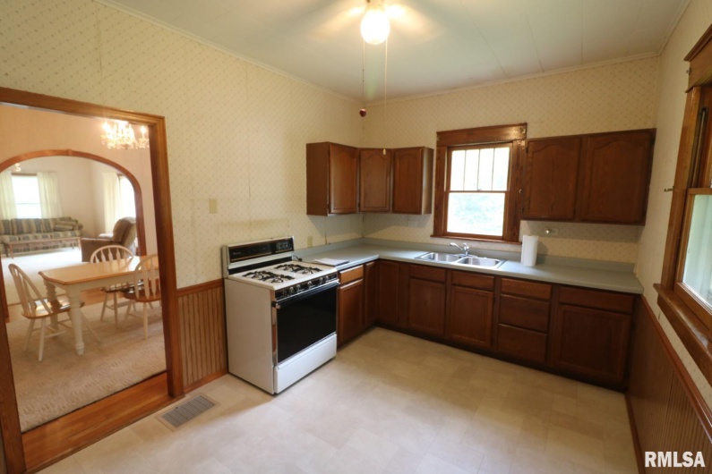 106 Chutt Street, Carterville, Illinois 62918, 2 Bedrooms Bedrooms, 0 ,1 BathroomBathrooms,Residential,For Sale,Chutt,0,RMAEB458851