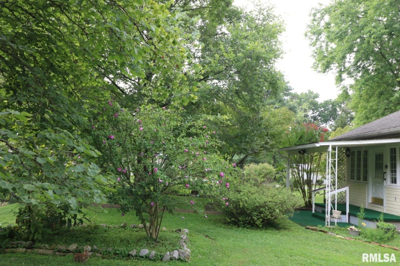 106 Chutt Street, Carterville, Illinois 62918, 2 Bedrooms Bedrooms, 0 ,1 BathroomBathrooms,Residential,For Sale,Chutt,0,RMAEB458851