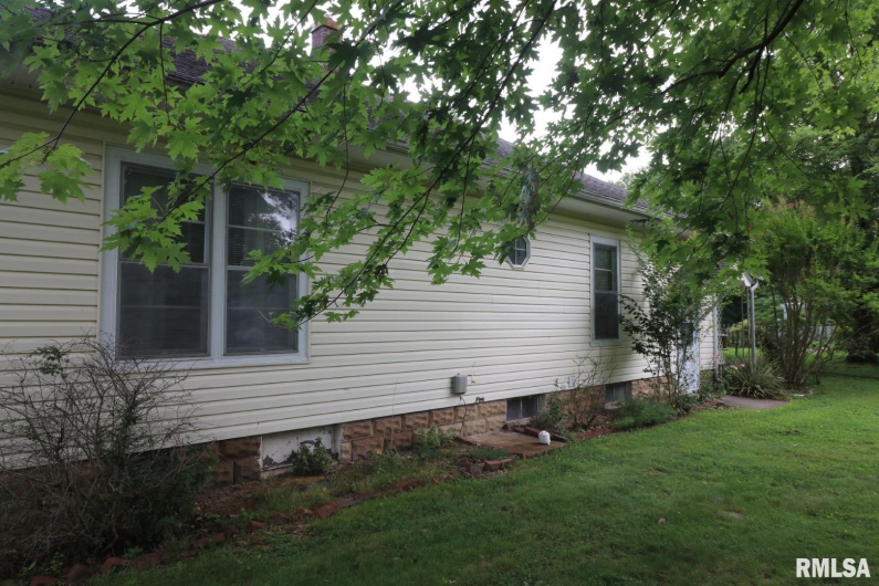 106 Chutt Street, Carterville, Illinois 62918, 2 Bedrooms Bedrooms, 0 ,1 BathroomBathrooms,Residential,For Sale,Chutt,0,RMAEB458851