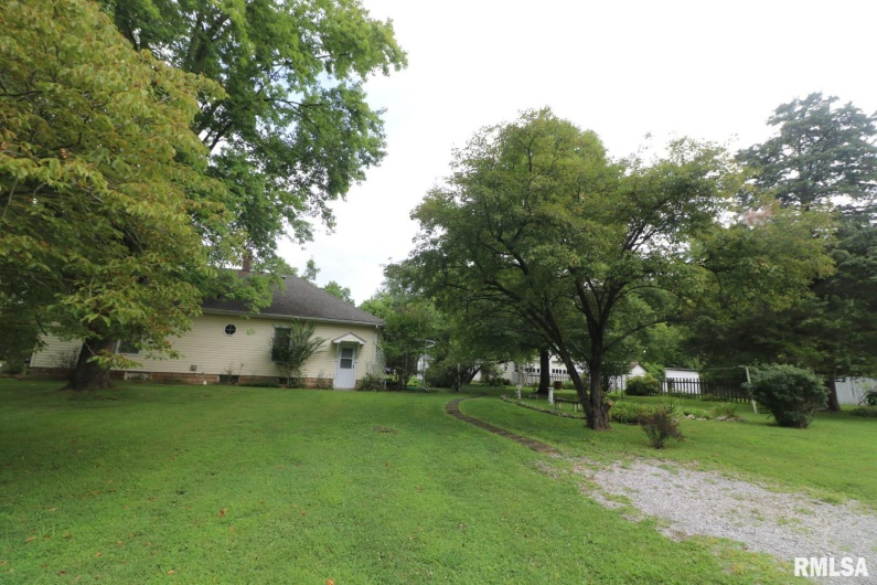 106 Chutt Street, Carterville, Illinois 62918, 2 Bedrooms Bedrooms, 0 ,1 BathroomBathrooms,Residential,For Sale,Chutt,0,RMAEB458851