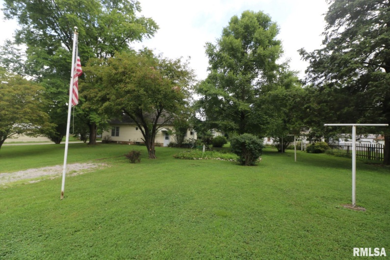 106 Chutt Street, Carterville, Illinois 62918, 2 Bedrooms Bedrooms, 0 ,1 BathroomBathrooms,Residential,For Sale,Chutt,0,RMAEB458851