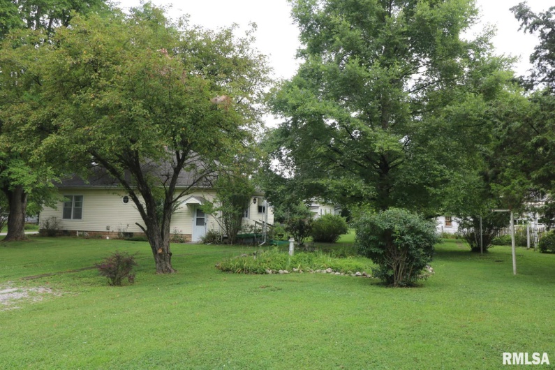 106 Chutt Street, Carterville, Illinois 62918, 2 Bedrooms Bedrooms, 0 ,1 BathroomBathrooms,Residential,For Sale,Chutt,0,RMAEB458851