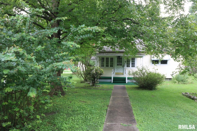 106 Chutt Street, Carterville, Illinois 62918, 2 Bedrooms Bedrooms, 0 ,1 BathroomBathrooms,Residential,For Sale,Chutt,0,RMAEB458851