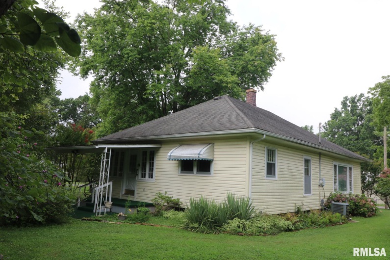 106 Chutt Street, Carterville, Illinois 62918, 2 Bedrooms Bedrooms, 0 ,1 BathroomBathrooms,Residential,For Sale,Chutt,0,RMAEB458851