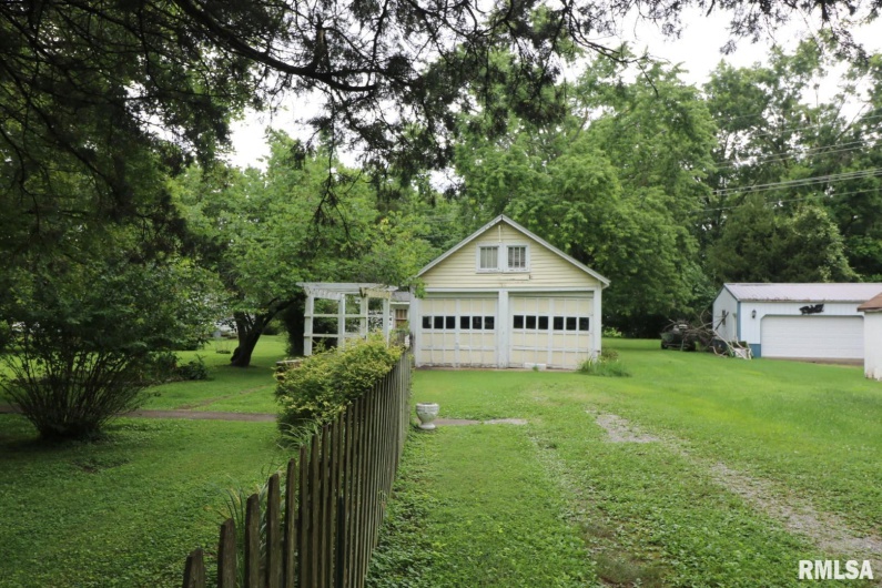 106 Chutt Street, Carterville, Illinois 62918, 2 Bedrooms Bedrooms, 0 ,1 BathroomBathrooms,Residential,For Sale,Chutt,0,RMAEB458851