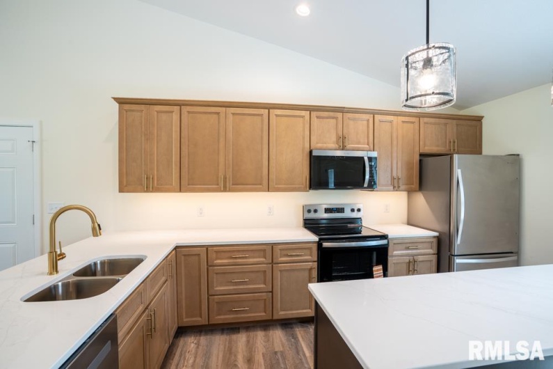 659 COPPER CREEK Lane, Herrin, Illinois 62948, 3 Bedrooms Bedrooms, 0 ,2 BathroomsBathrooms,Residential,For Sale,COPPER CREEK,0,RMAQC4265399