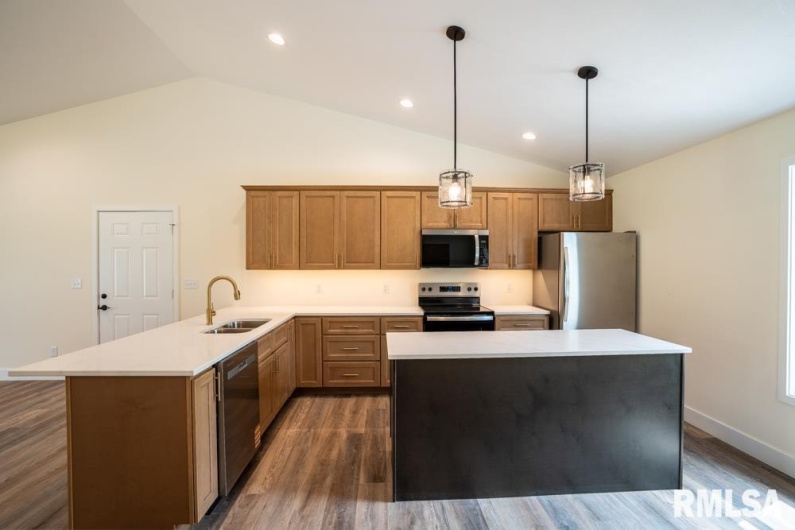 659 COPPER CREEK Lane, Herrin, Illinois 62948, 3 Bedrooms Bedrooms, 0 ,2 BathroomsBathrooms,Residential,For Sale,COPPER CREEK,0,RMAQC4265399