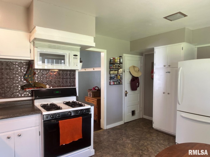 1828 EDITH Street, Murphysboro, Illinois 62966, 4 Bedrooms Bedrooms, 0 ,2 BathroomsBathrooms,Residential,For Sale,EDITH,0,RMAEB458855