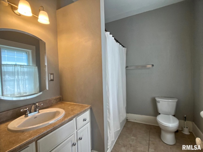 1828 EDITH Street, Murphysboro, Illinois 62966, 4 Bedrooms Bedrooms, 0 ,2 BathroomsBathrooms,Residential,For Sale,EDITH,0,RMAEB458855