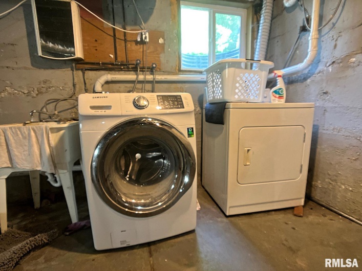 1828 EDITH Street, Murphysboro, Illinois 62966, 4 Bedrooms Bedrooms, 0 ,2 BathroomsBathrooms,Residential,For Sale,EDITH,0,RMAEB458855