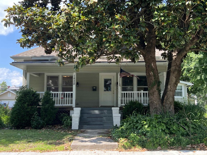 1828 EDITH Street, Murphysboro, Illinois 62966, 4 Bedrooms Bedrooms, 0 ,2 BathroomsBathrooms,Residential,For Sale,EDITH,0,RMAEB458855
