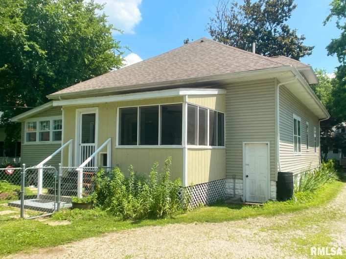 1828 EDITH Street, Murphysboro, Illinois 62966, 4 Bedrooms Bedrooms, 0 ,2 BathroomsBathrooms,Residential,For Sale,EDITH,0,RMAEB458855