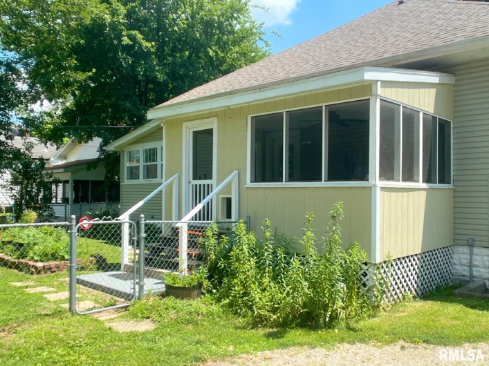 1828 EDITH Street, Murphysboro, Illinois 62966, 4 Bedrooms Bedrooms, 0 ,2 BathroomsBathrooms,Residential,For Sale,EDITH,0,RMAEB458855