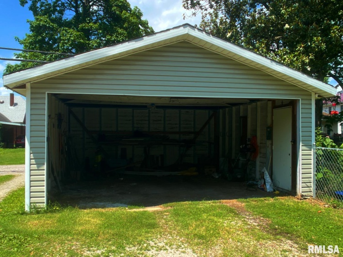 1828 EDITH Street, Murphysboro, Illinois 62966, 4 Bedrooms Bedrooms, 0 ,2 BathroomsBathrooms,Residential,For Sale,EDITH,0,RMAEB458855