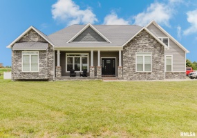 1712 Felts Drive, Marion, Illinois 62959, 4 Bedrooms Bedrooms, 0 ,4 BathroomsBathrooms,Residential,For Sale,Felts,0,RMAEB458864