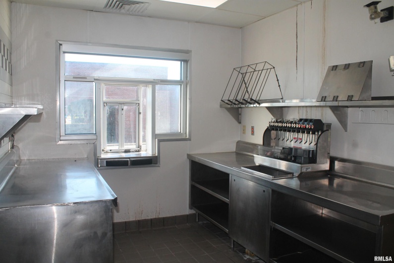 1365 MAIN Street, Carbondale, Illinois 62901, 0 , 0 ,0,Commercial Sale,For Sale,MAIN,0,RMAEB455325