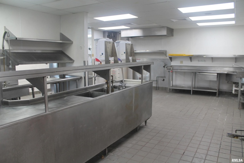 1365 MAIN Street, Carbondale, Illinois 62901, 0 , 0 ,0,Commercial Sale,For Sale,MAIN,0,RMAEB455325