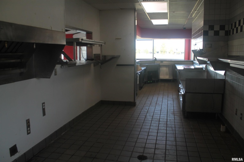 1365 MAIN Street, Carbondale, Illinois 62901, 0 , 0 ,0,Commercial Sale,For Sale,MAIN,0,RMAEB455325