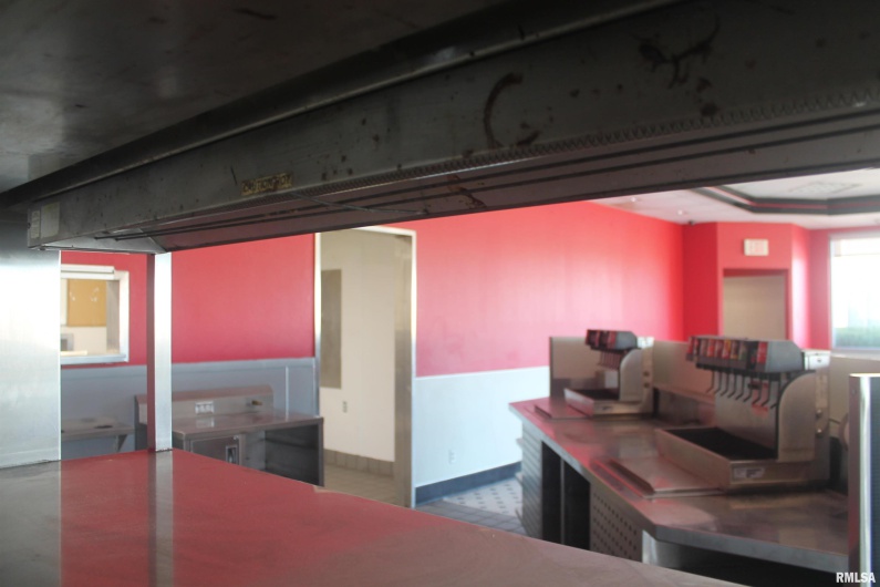 1365 MAIN Street, Carbondale, Illinois 62901, 0 , 0 ,0,Commercial Sale,For Sale,MAIN,0,RMAEB455325