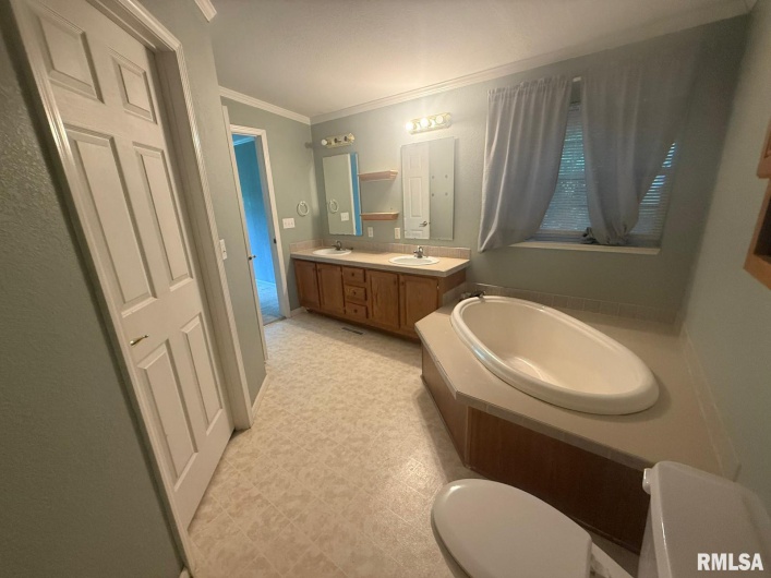2545 Body Barn Road, Anna, Illinois 62906, 4 Bedrooms Bedrooms, 0 ,2 BathroomsBathrooms,Residential,For Sale,Body Barn,0,RMACA1037877