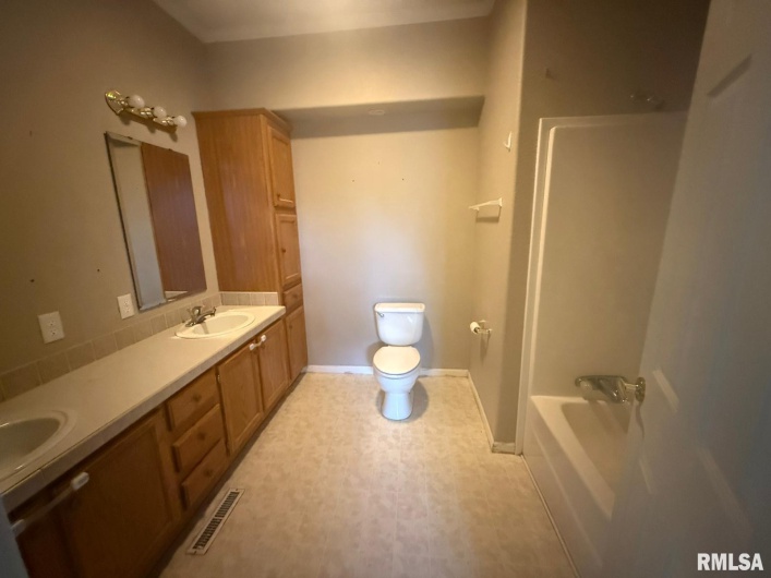 2545 Body Barn Road, Anna, Illinois 62906, 4 Bedrooms Bedrooms, 0 ,2 BathroomsBathrooms,Residential,For Sale,Body Barn,0,RMACA1037877