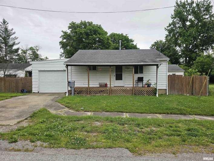 1222 MIDWAY Court, Marion, Illinois 62959, 2 Bedrooms Bedrooms, 0 ,1 BathroomBathrooms,Residential,For Sale,MIDWAY,0,RMAQC4263680