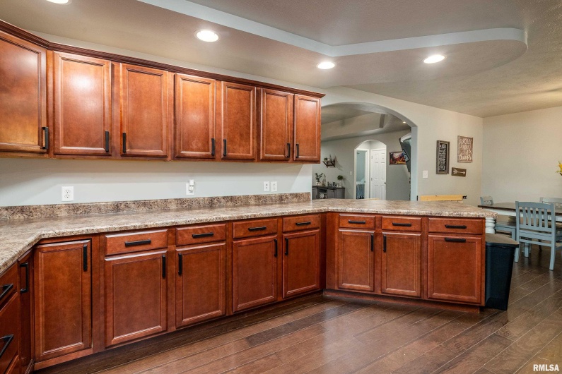 812 Whitecotton Drive, Carterville, Illinois 62918, 3 Bedrooms Bedrooms, 0 ,2 BathroomsBathrooms,Residential,For Sale,Whitecotton,0,RMAEB458884