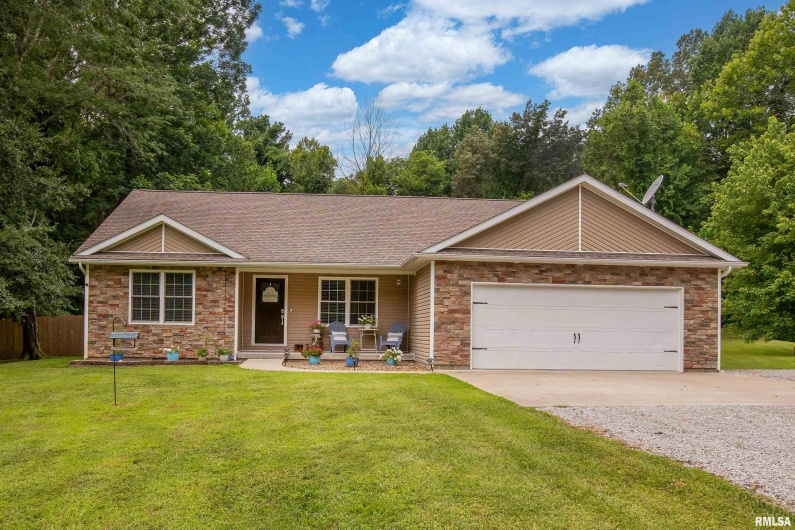 812 Whitecotton Drive, Carterville, Illinois 62918, 3 Bedrooms Bedrooms, 0 ,2 BathroomsBathrooms,Residential,For Sale,Whitecotton,0,RMAEB458884